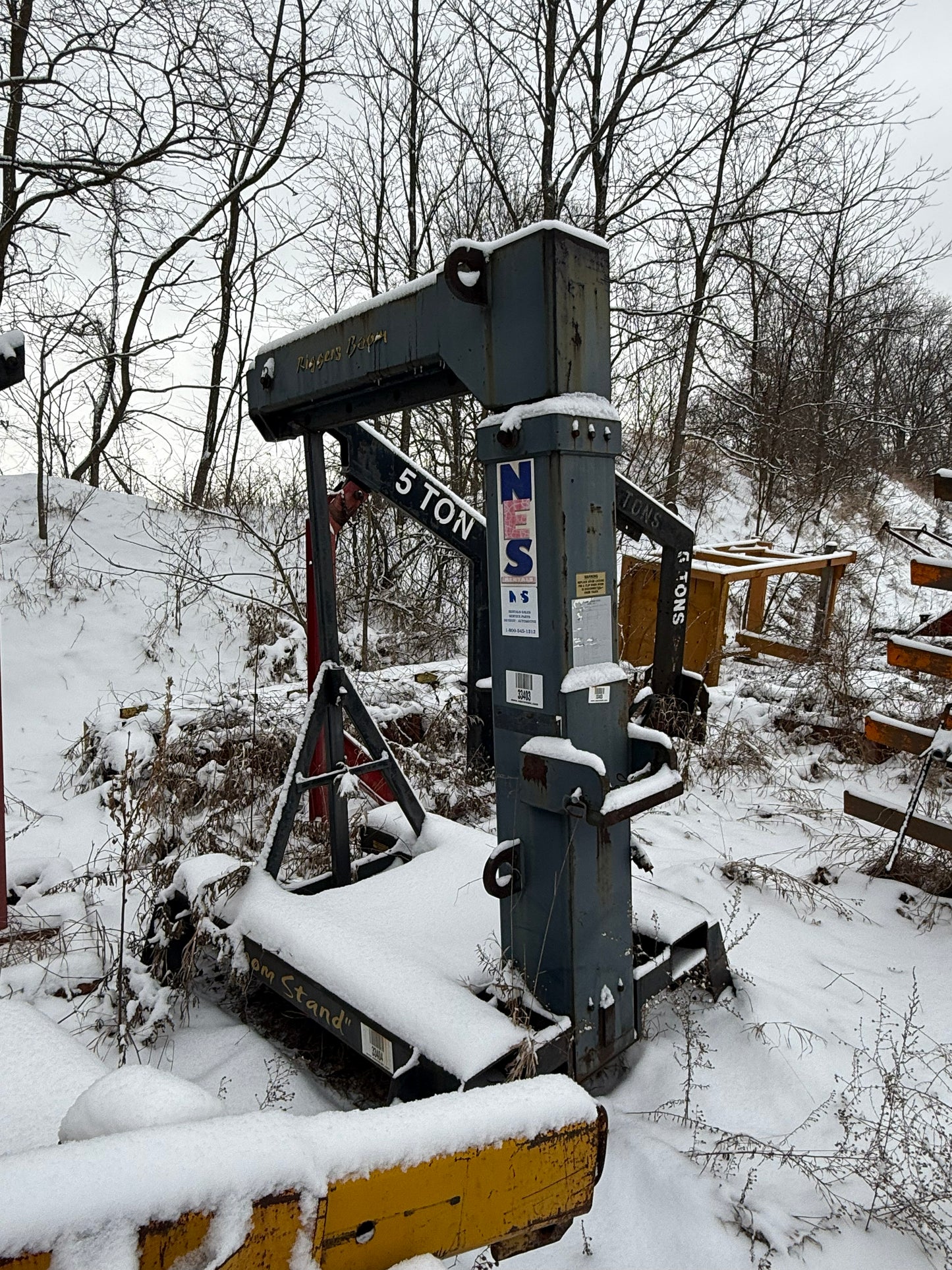 30,000 lb Hydraulic Boom and Stand For Sale