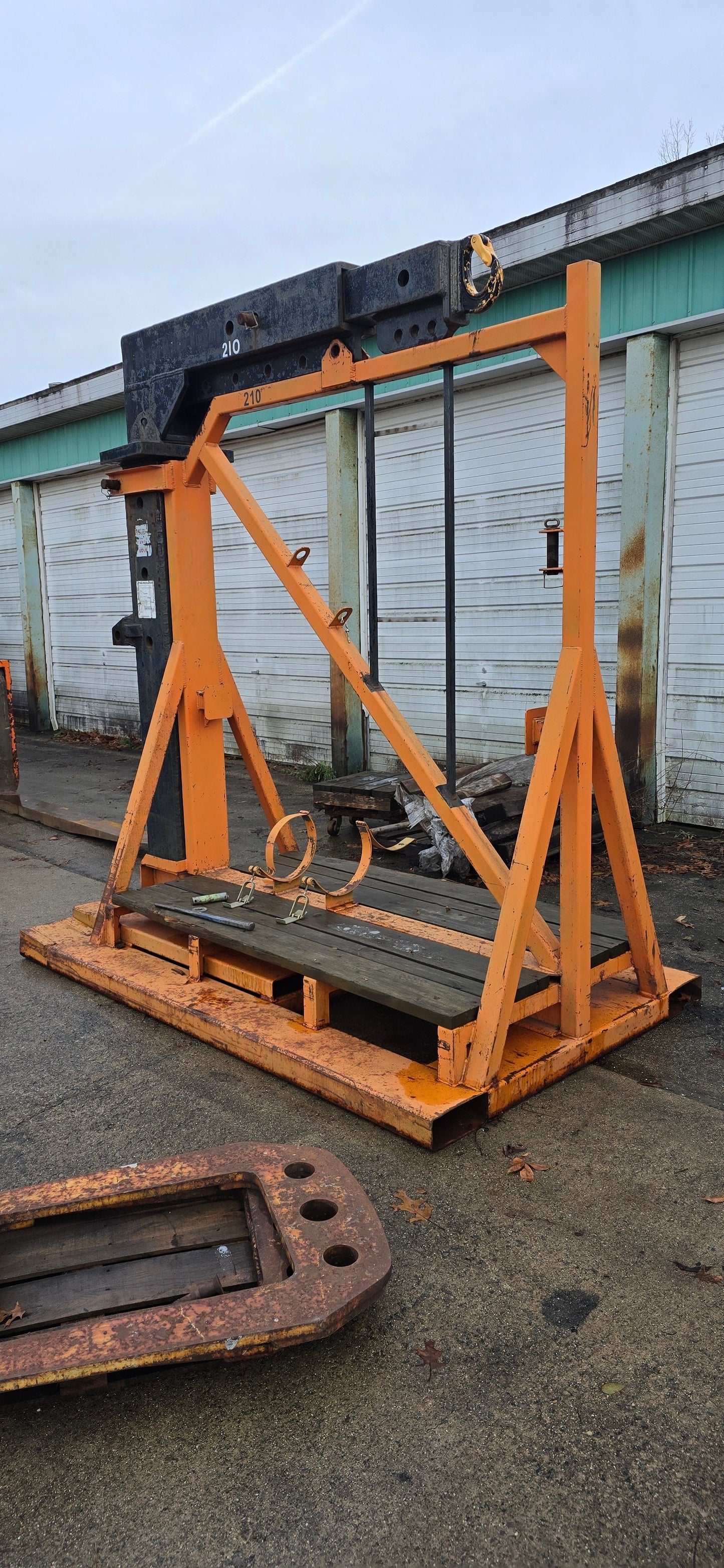 30,000 lb Cat Forklift Boom and Stand For Sale