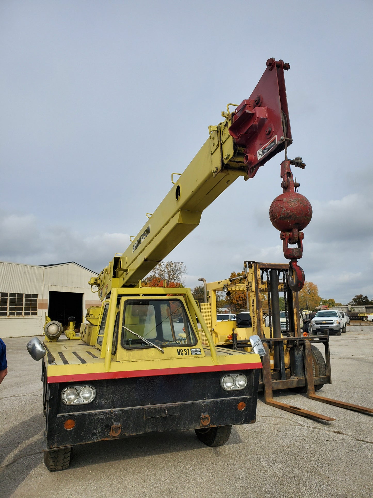 8 Ton Capacity Broderson Mobile Crane For Sale