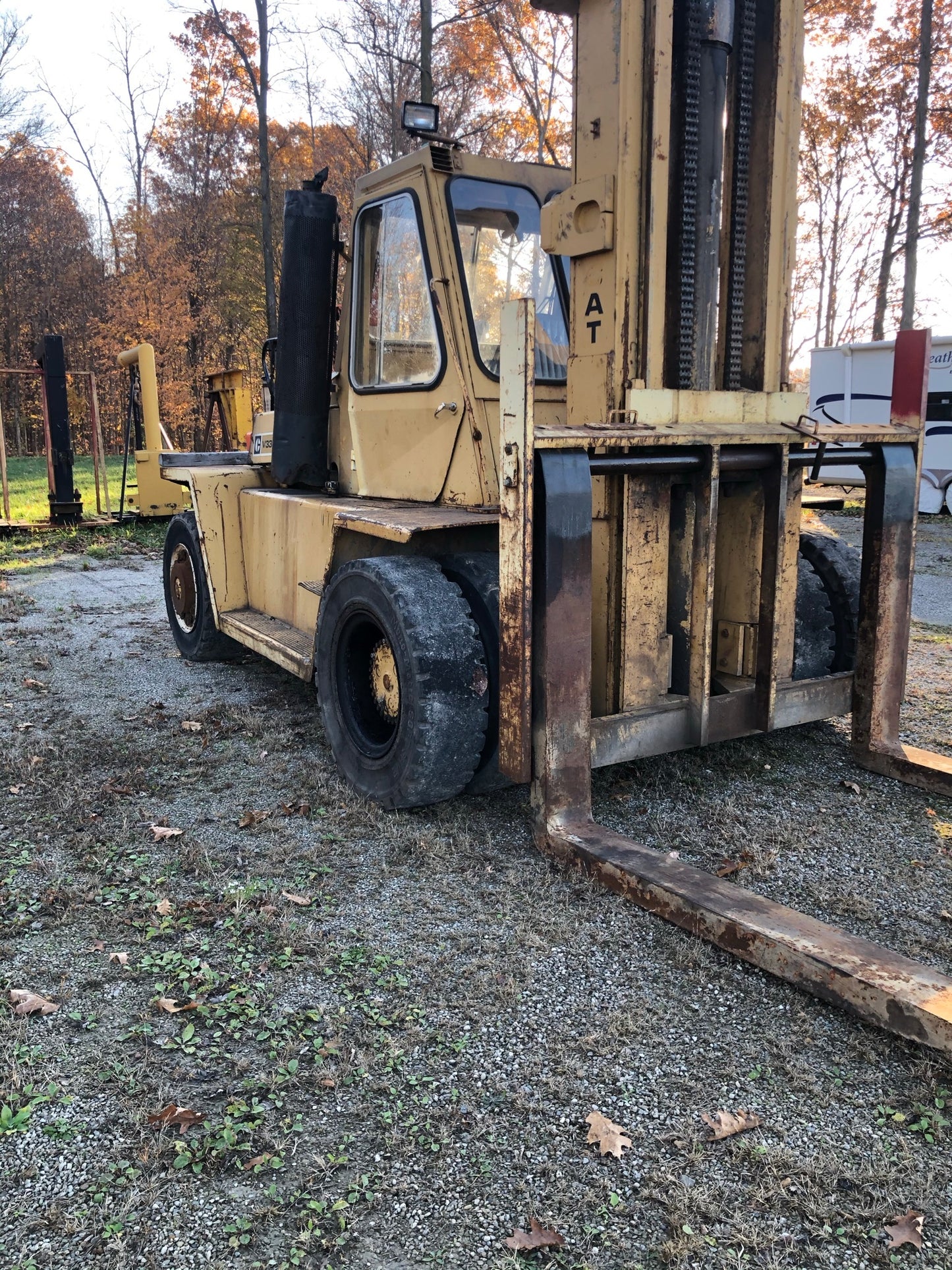 33,000 lb Cat Air Tire Forklift For Sale