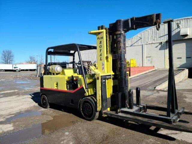 30,000 lbs / 40,000 lbs Royal Forklift For Sale