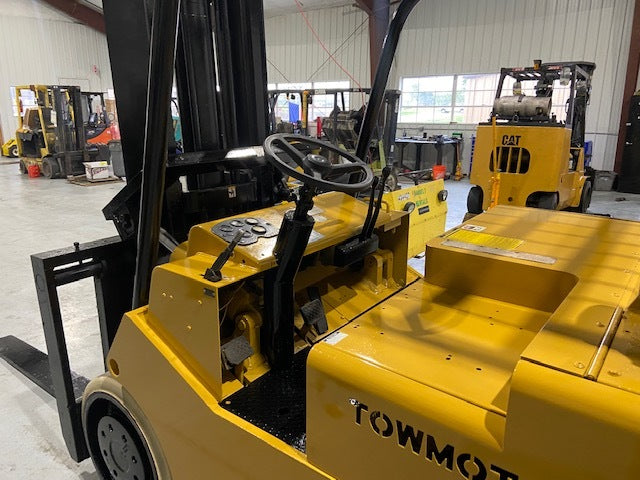 30,000 lbs Capacity Cat Forklift Model T300 For Sale