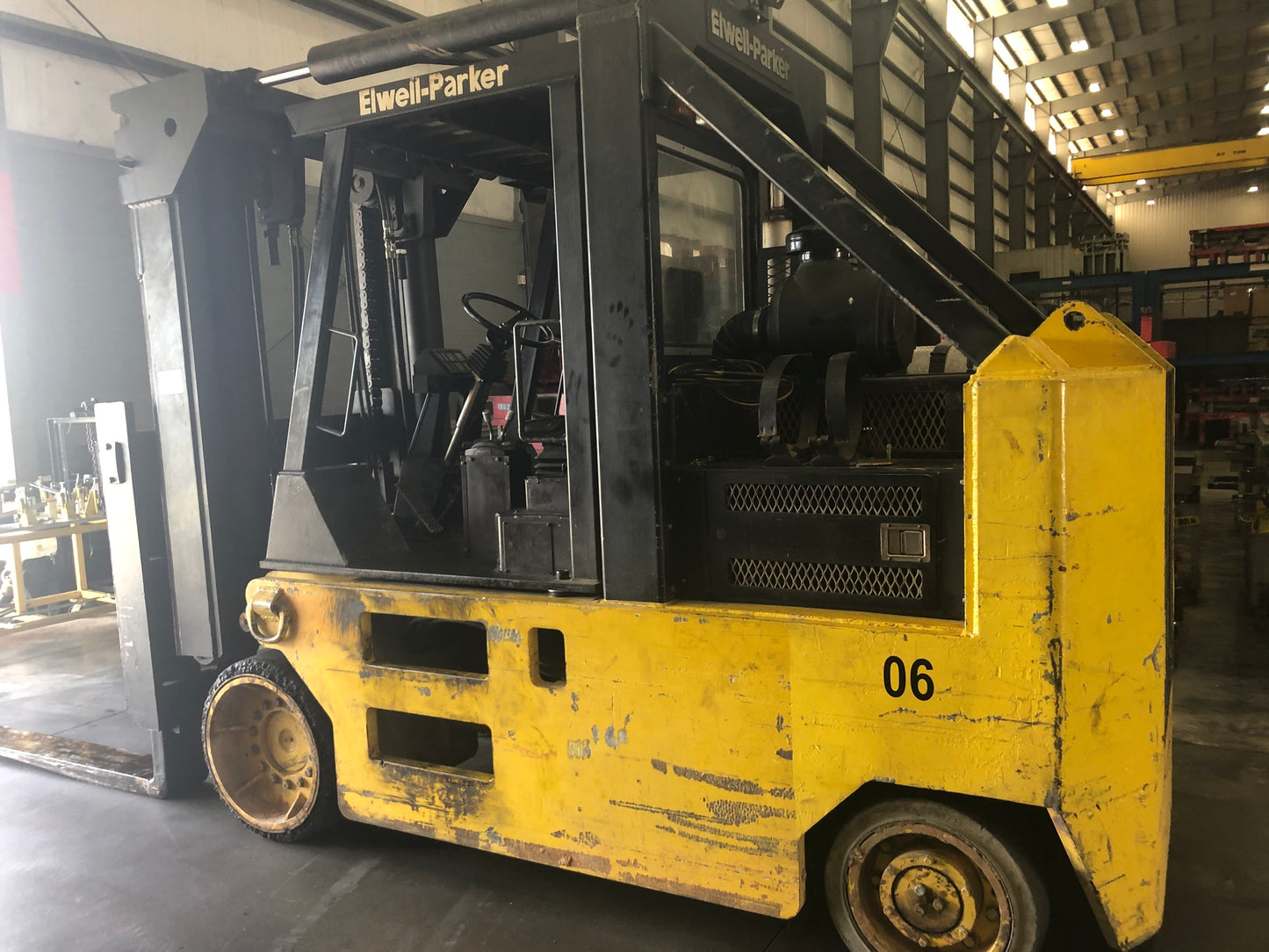 30,000 lbs Elwell Parker Forklift For Sale