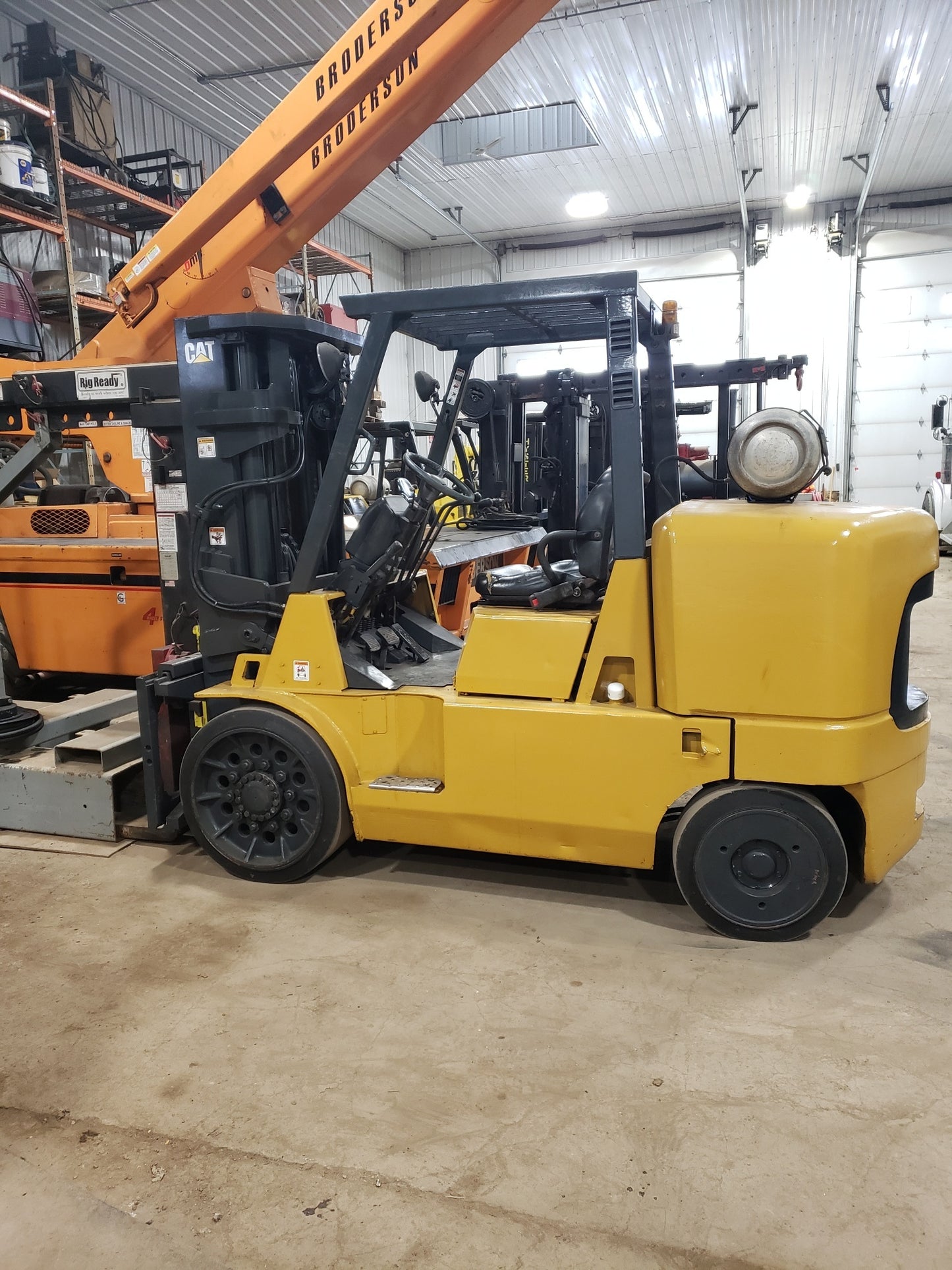 15,500 lb Cat Solid Tire Forklift For Sale