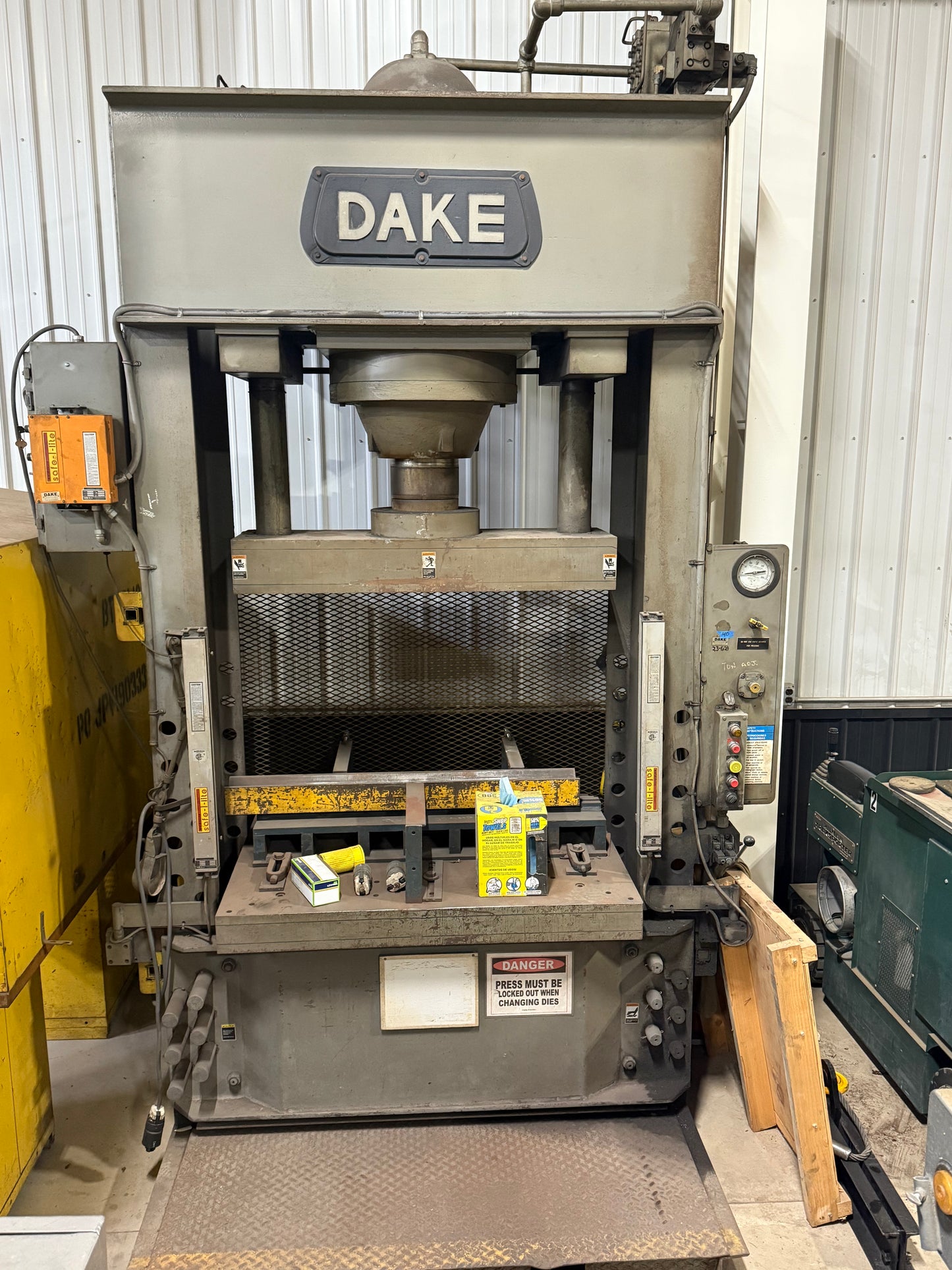 300 Ton Dake Hydraulic Press For Sale
