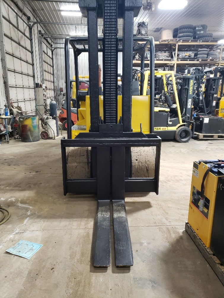 30,000 lb Hoist Forklift For Sale