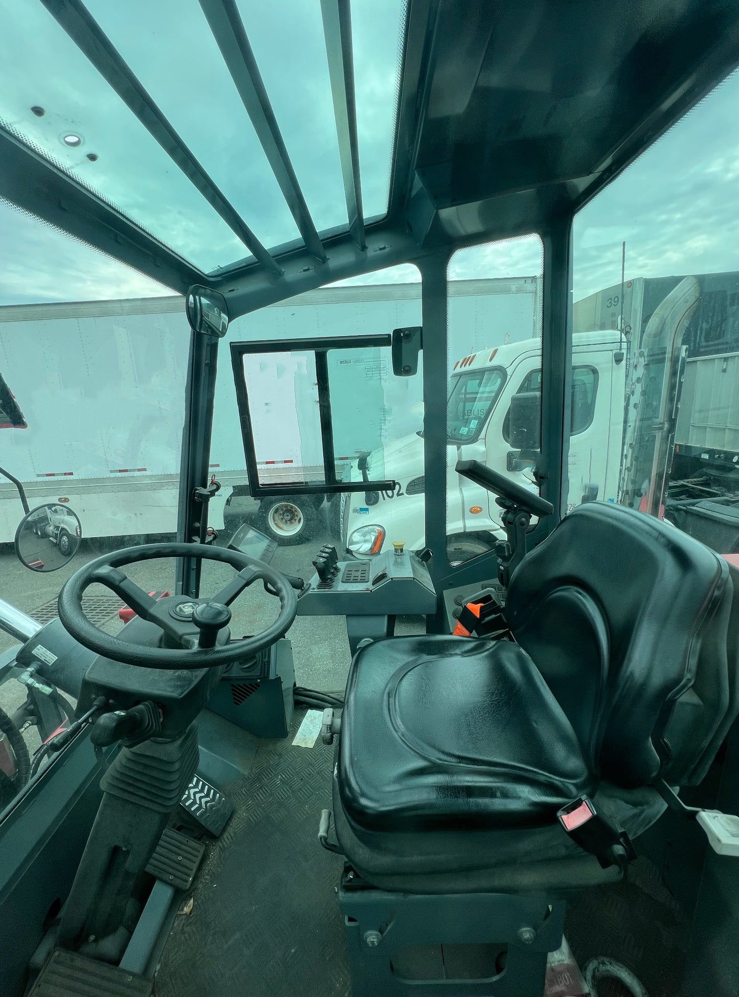 30,000 lb Kalmar Forklift For Sale