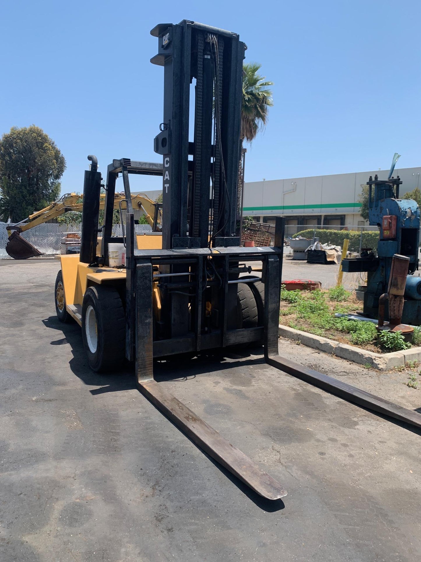 33,000 lbs Cat Forklift For Sale