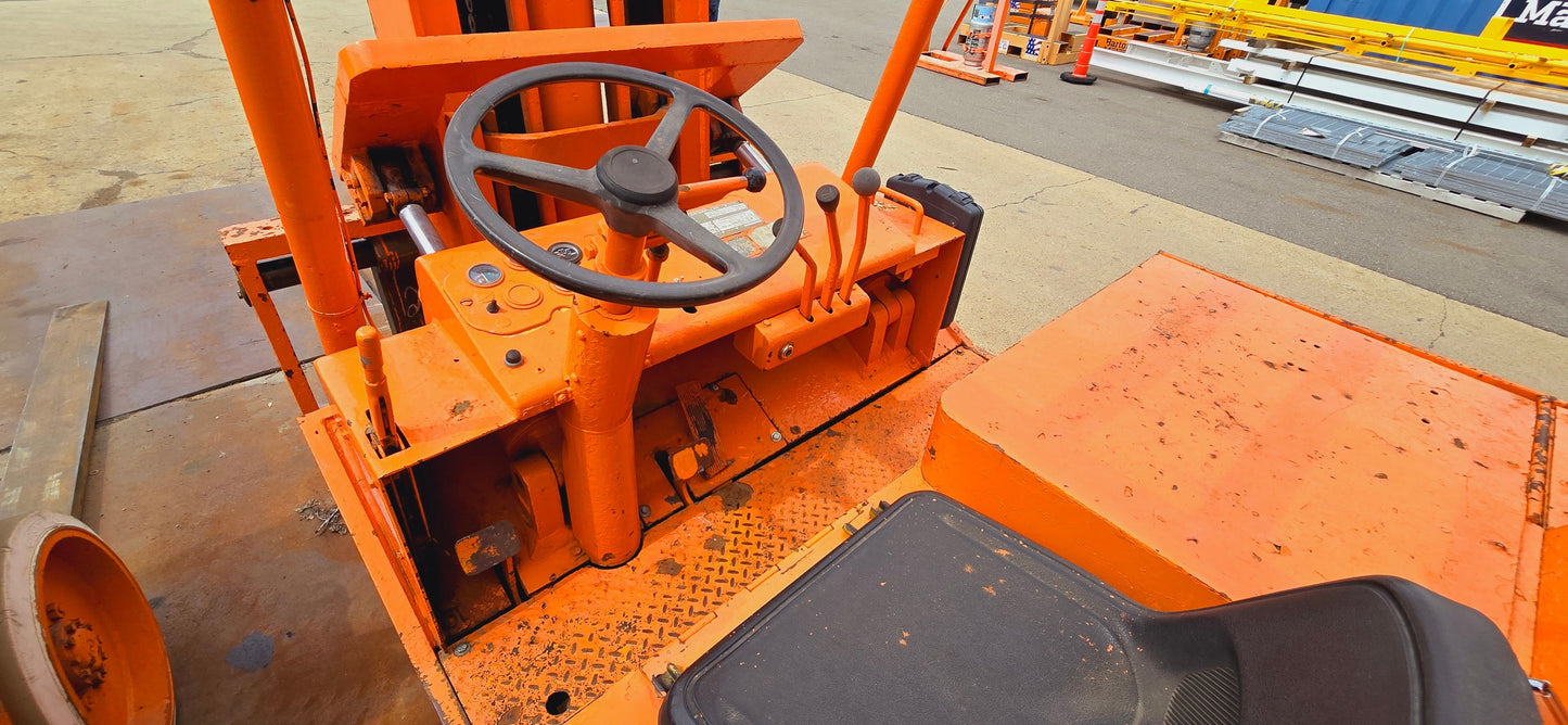 30,000 lb Cat T300 Forklift For Sale