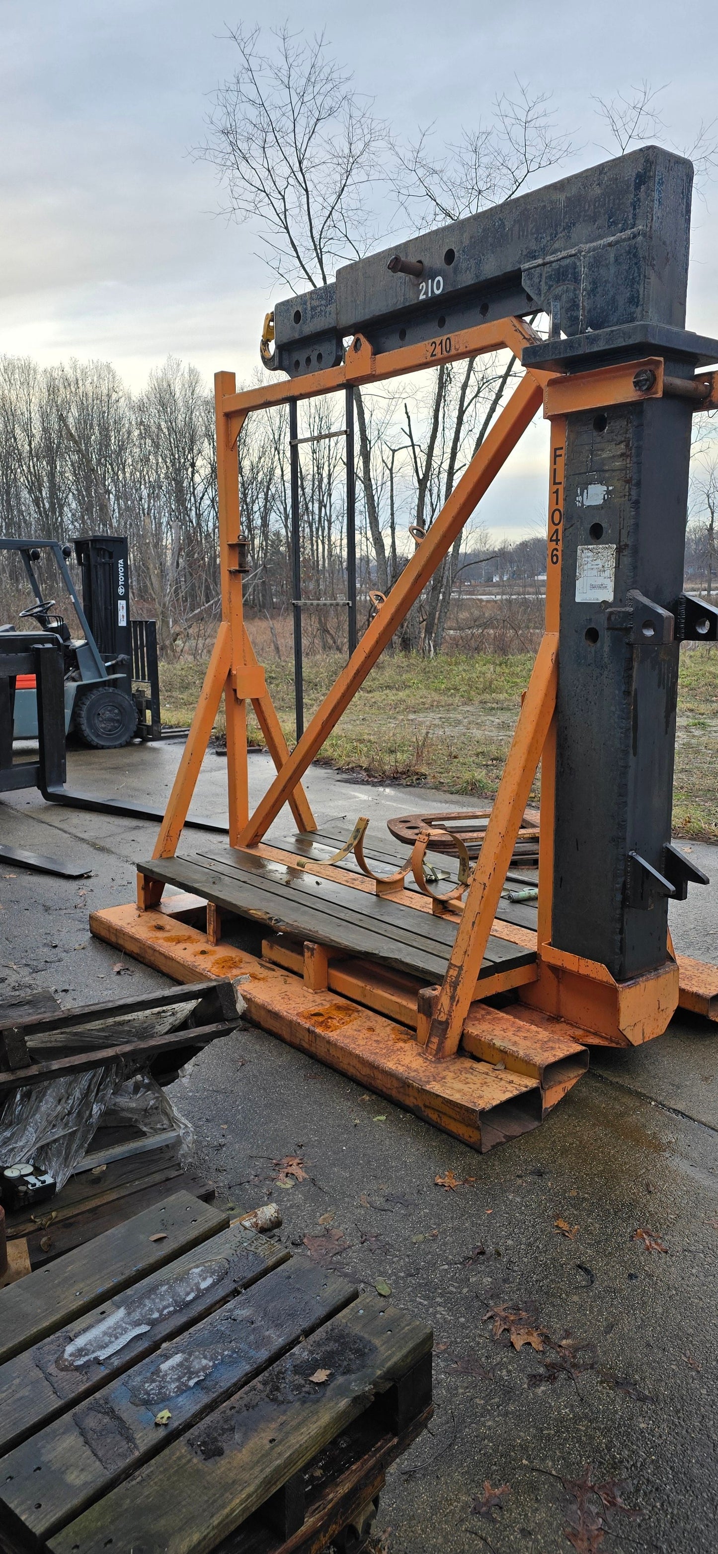 30,000 lb Cat Forklift Boom and Stand For Sale