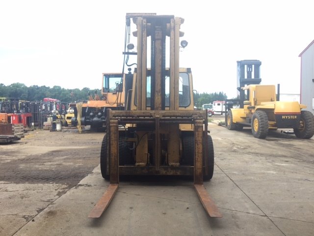 25,000lb CAT Air-Tired Forklift For Sale 12.5 Ton