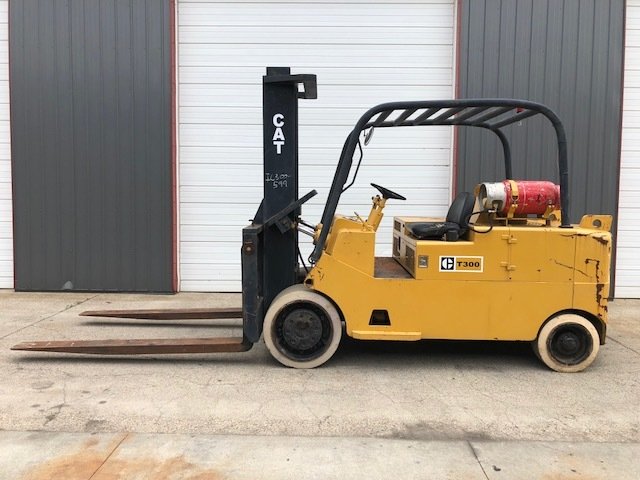 30,000lb CAT T300 Forklift For Sale 15 Ton